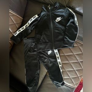 ‼️Unisex Nike tracksuit ‼️
